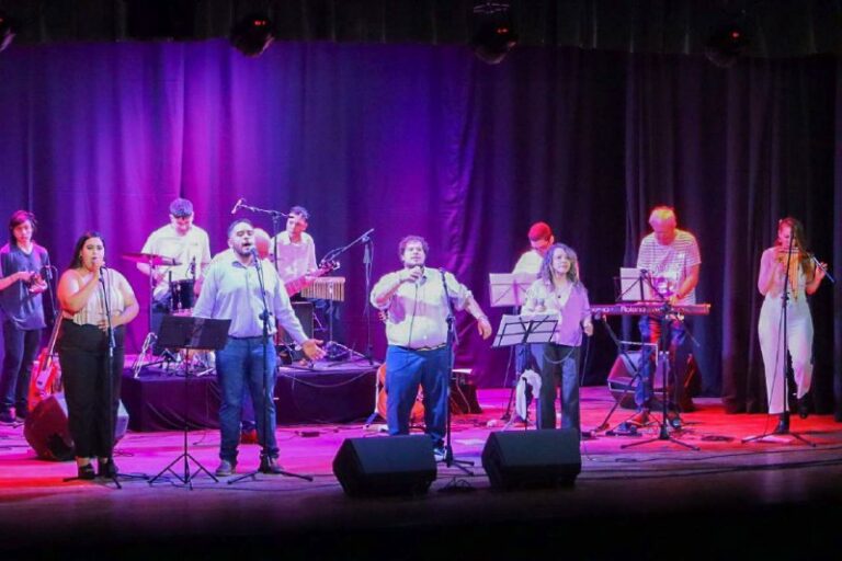 A SALA LLENA Y CON GRAN EMOCIÓN, SE VIVIÓ EL HOMENAJE A LA CANTATA FUEGUINA