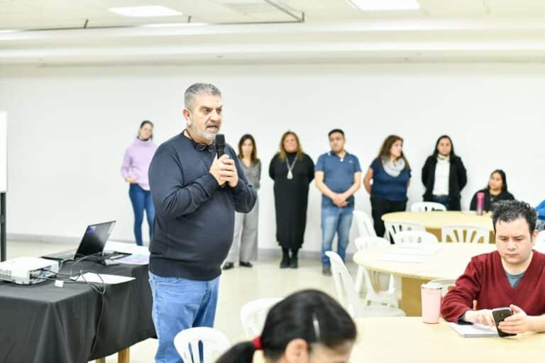 El Ministerio de Educación y la Fundación YPF dieron inicio a los talleres para docentes del Programa “Vos y la Energía”