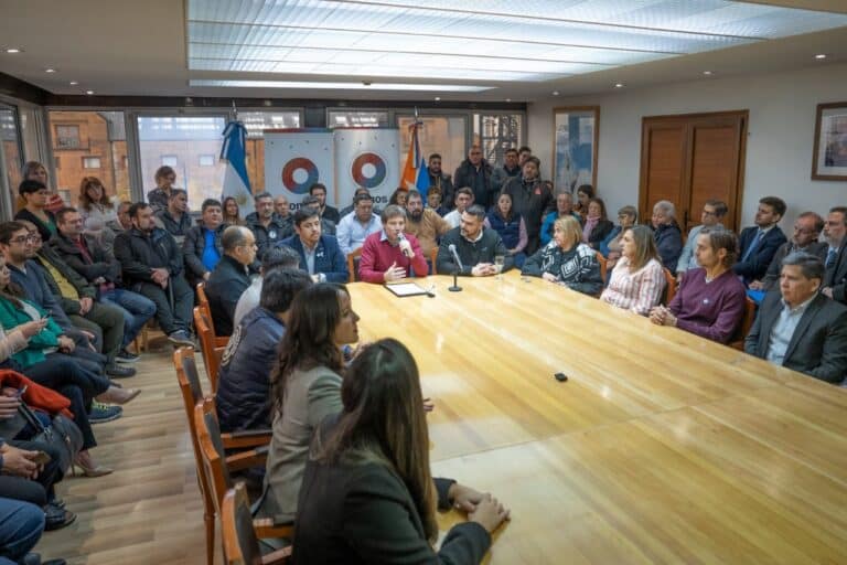 Amparo contra el tarifazo: La iniciativa del Gobernador Melella contó con un fuerte respaldo político