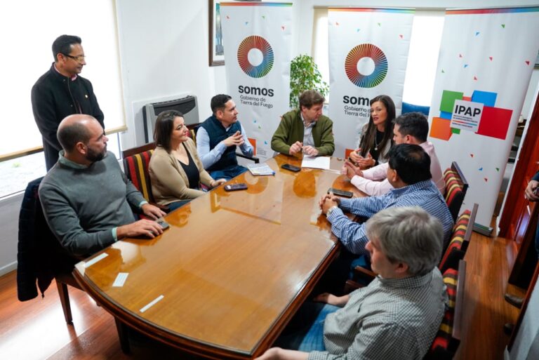 Melella y Zamora firmaron un convenio para la capacitación del personal del Concejo Deliberante de Río Grande