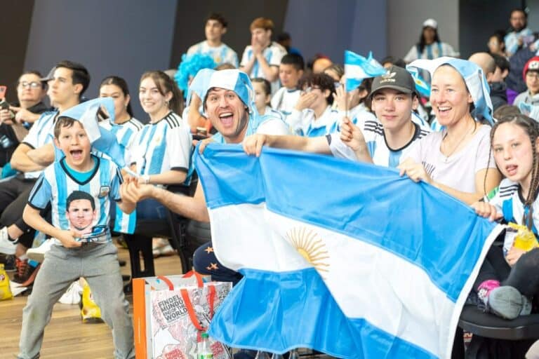 Con la propuesta “Hinchas del Fin del Mundo” invitan a la comunidad a disfrutar los partidos de la Selección
