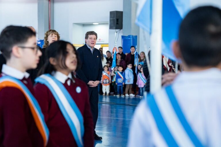 El Gobernador encabezó este sábado el acto por el 33° aniversario de la jura de la Constitución provincial