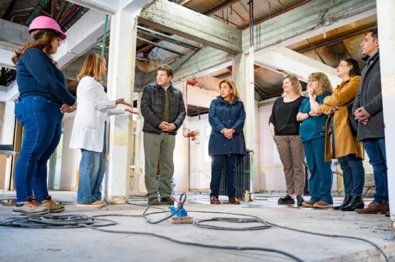 Melella recorrió las obras de remodelación del sector de maternidad del Hospital Regional Río Grande