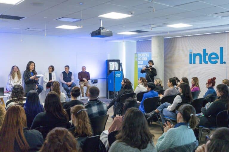 35 fueguinas seleccionadas para formar parte del curso organizado por Bounty EdTech, Intel y Positivo BGH