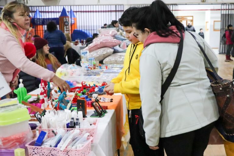 Las familias tolhuinenses pudieron disfrutar de un cálido ambiente en Emprender TDF