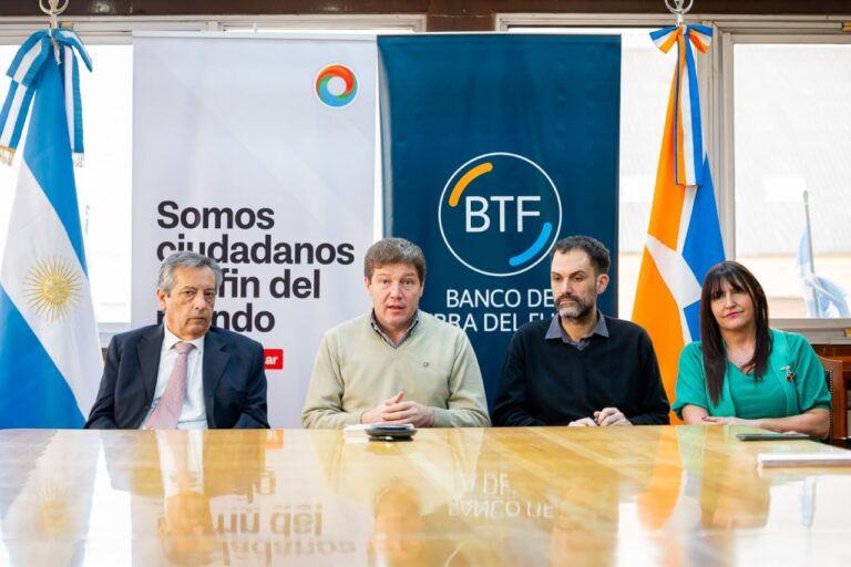 Melella anunció nuevas líneas de préstamos del BTF para la renovación de taxis y remises