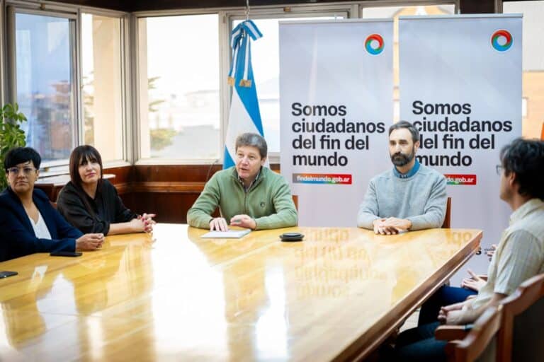El Gobernador Melella presentó el proyecto de recuperación de la histórica Hostería Yehuin