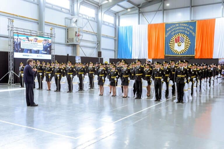Egreso de Oficiales y Agentes de Policía y del Servicio Penitenciario en Tierra del Fuego