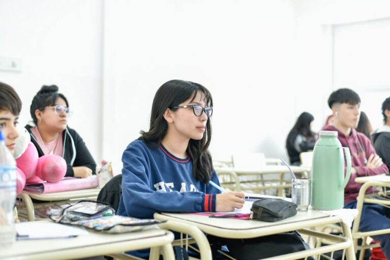 Anuncian sorteo de vacantes para 1.° año del secundario: colegios y detalles