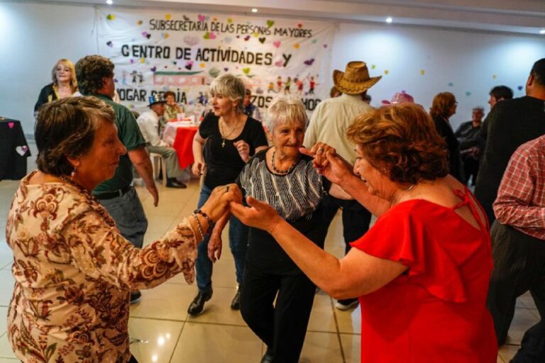 Río Grande: Adultos mayores festejaron San Valentín en el Centro Cultural Yaganes