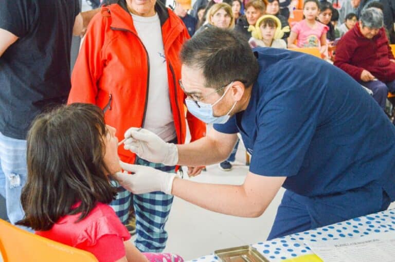 Gobierno realizó la primera jornada bucodental con cortes de pelo gratuito en la Casa de la Alegría