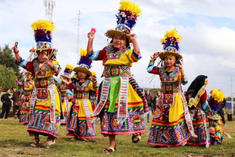 Tolhuin celebró el Carnaval con comparsas y bandas en vivo