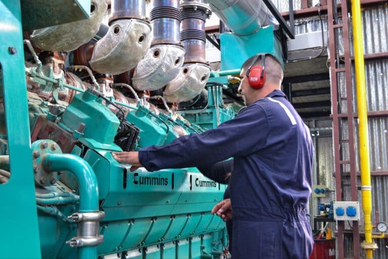 Realizan trabajos en la usina de Tolhuin para mejorar el servicio eléctrico