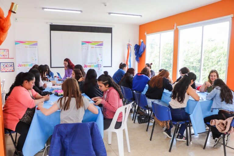Talleres gratuitos para juventudes durante mayo en Río Grande y Ushuaia