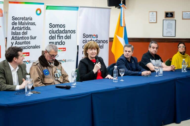 Tierra del Fuego es la primera provincia en implementar la capacitación obligatoria sobre Malvinas, Antártida y Atlántico Sur