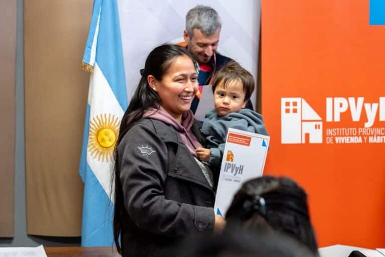 El Gobierno provincial avanza en la entrega de terrenos a trabajadores esenciales