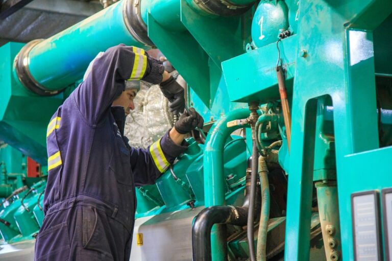 Avanzan las tareas de reparación del sistema de generación eléctrica en Tolhuin